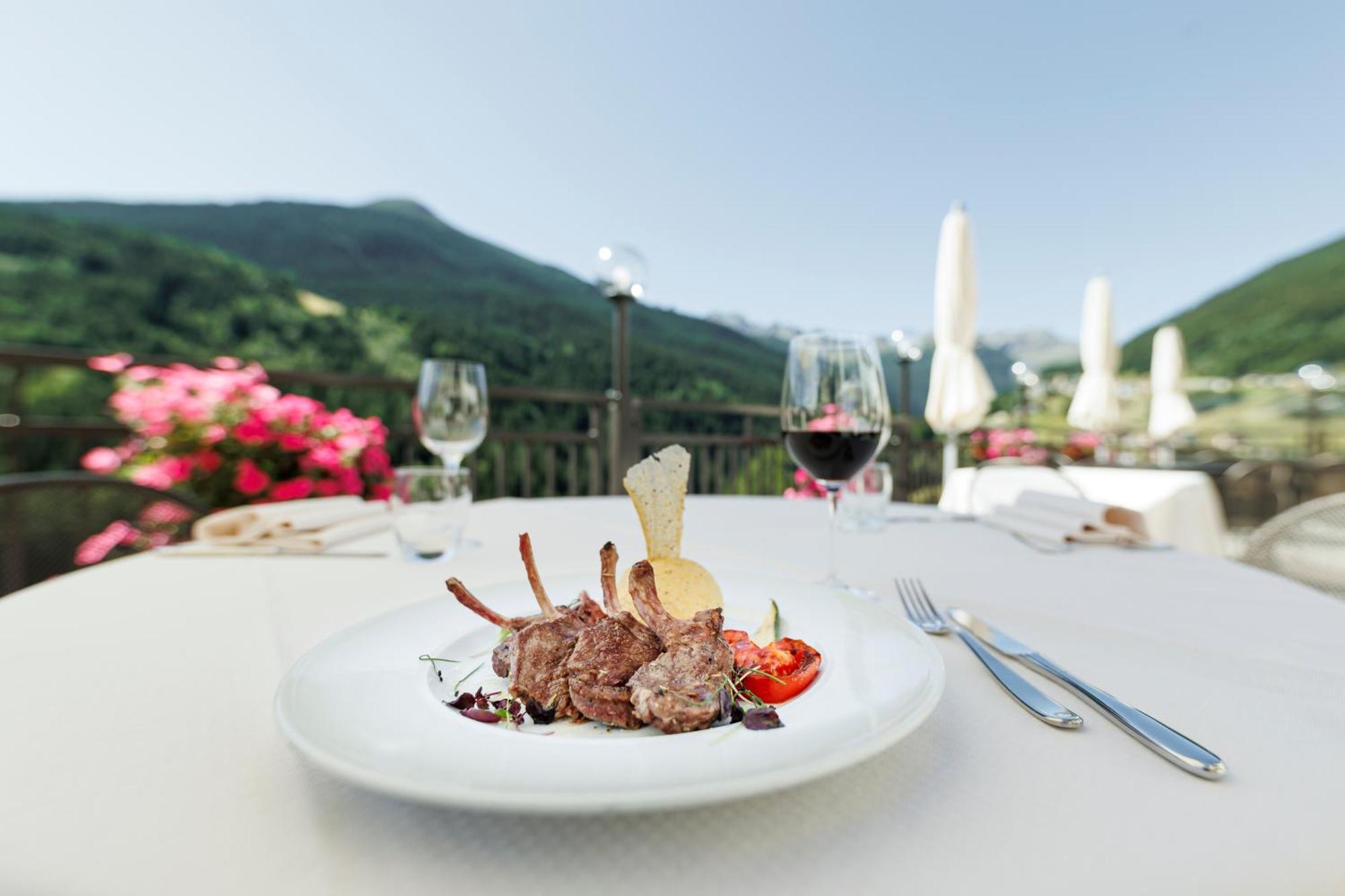Hotel Miravalle Isolaccia Kültér fotó