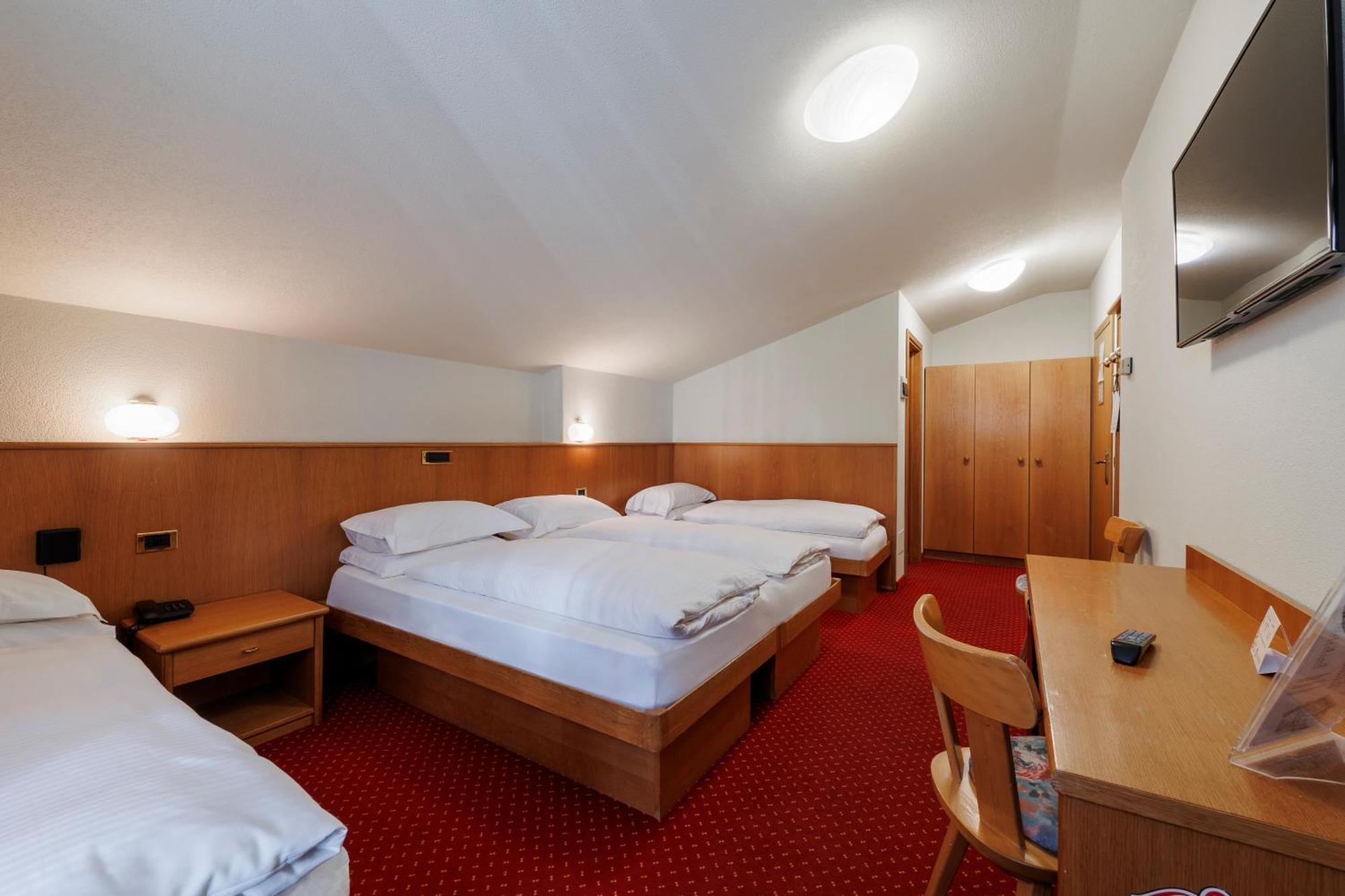 Hotel Miravalle Isolaccia Kültér fotó
