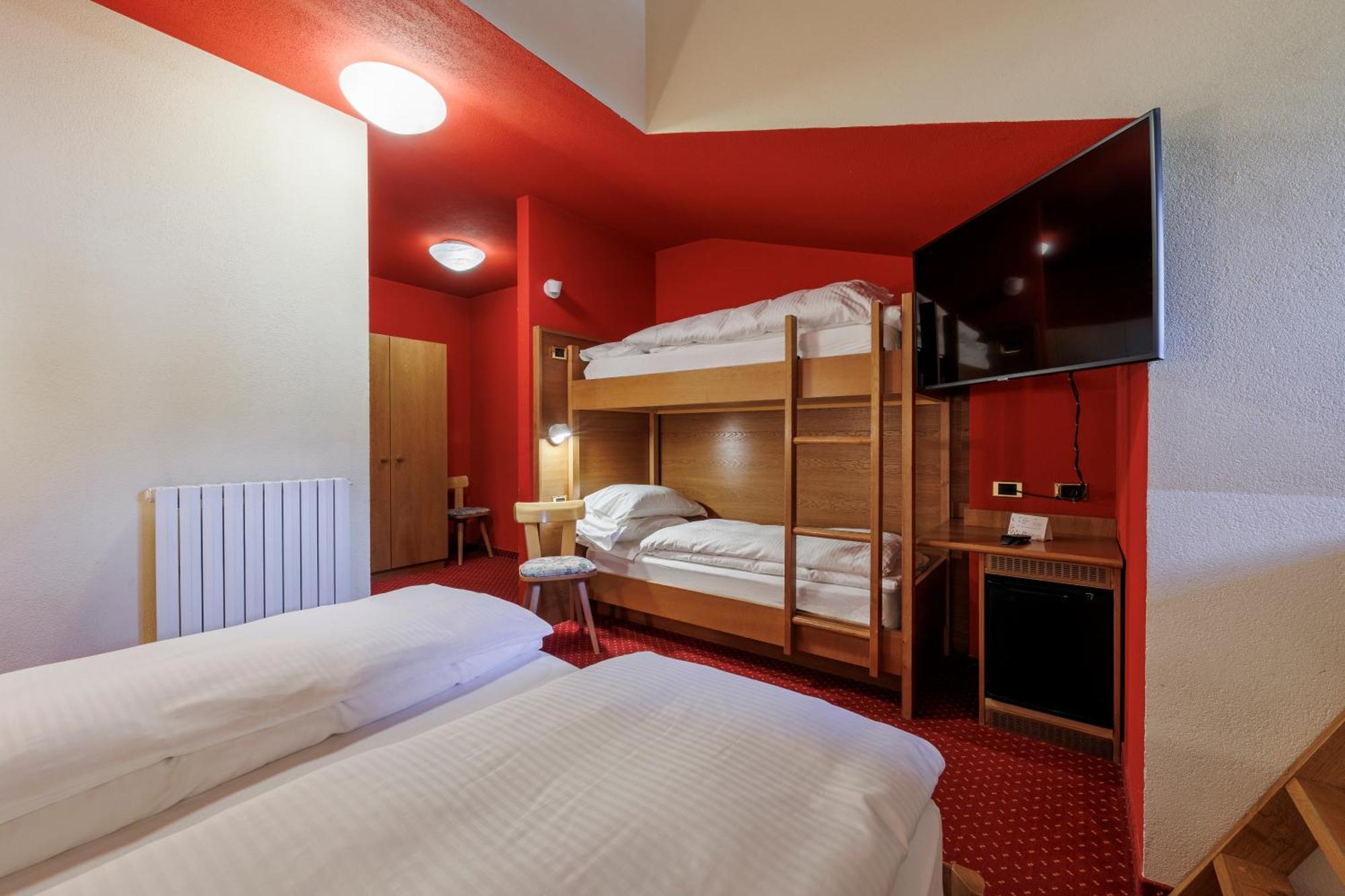Hotel Miravalle Isolaccia Szoba fotó