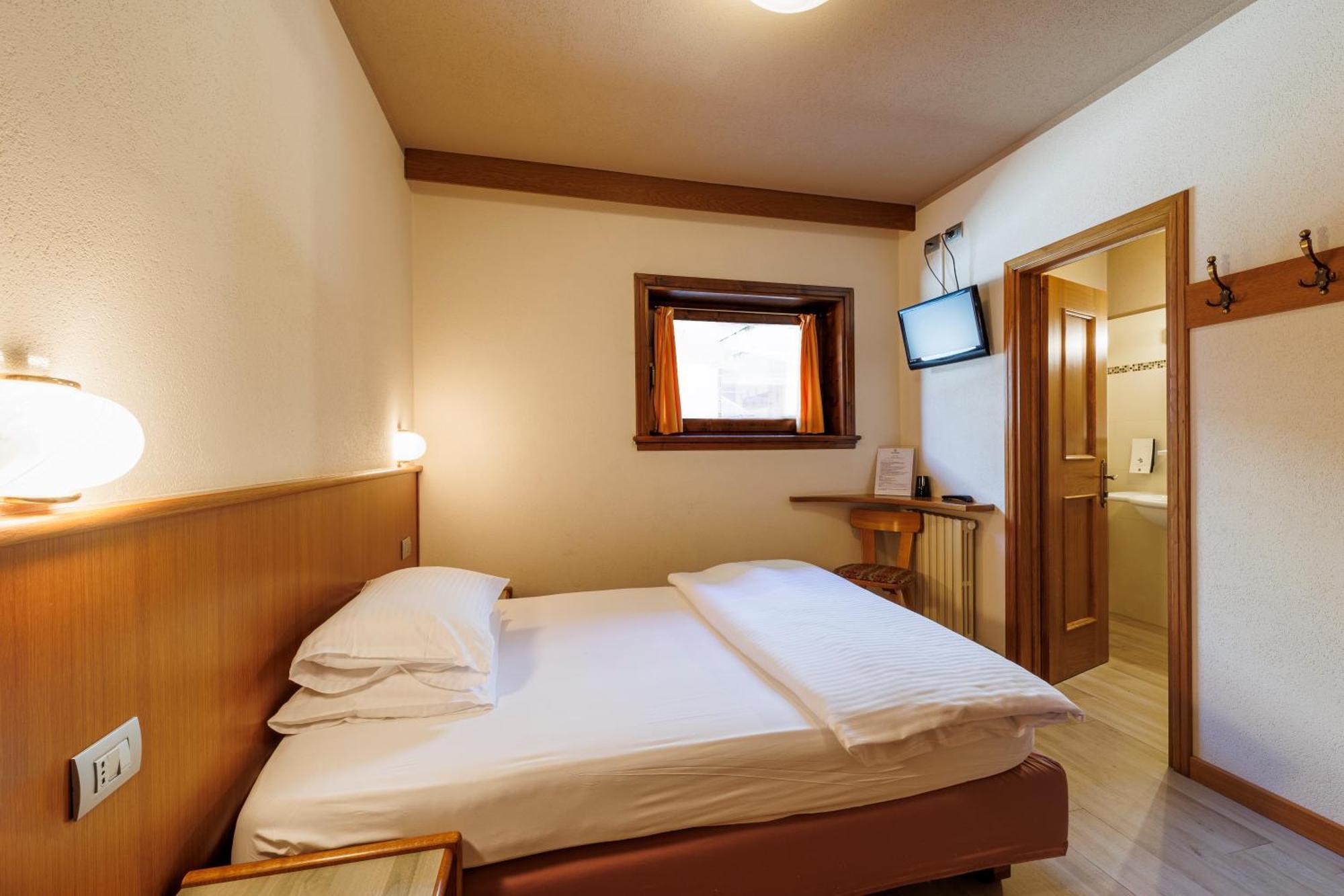 Hotel Miravalle Isolaccia Szoba fotó