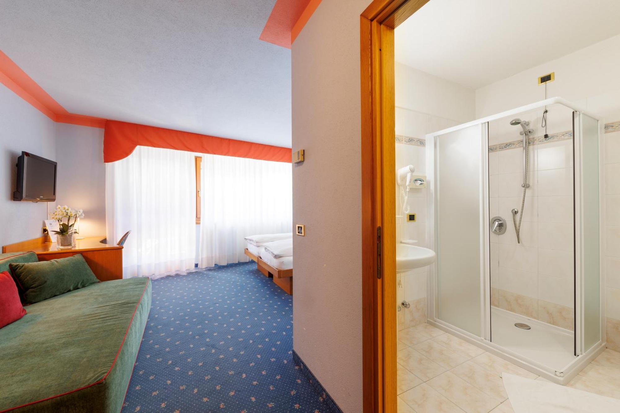 Hotel Miravalle Isolaccia Szoba fotó