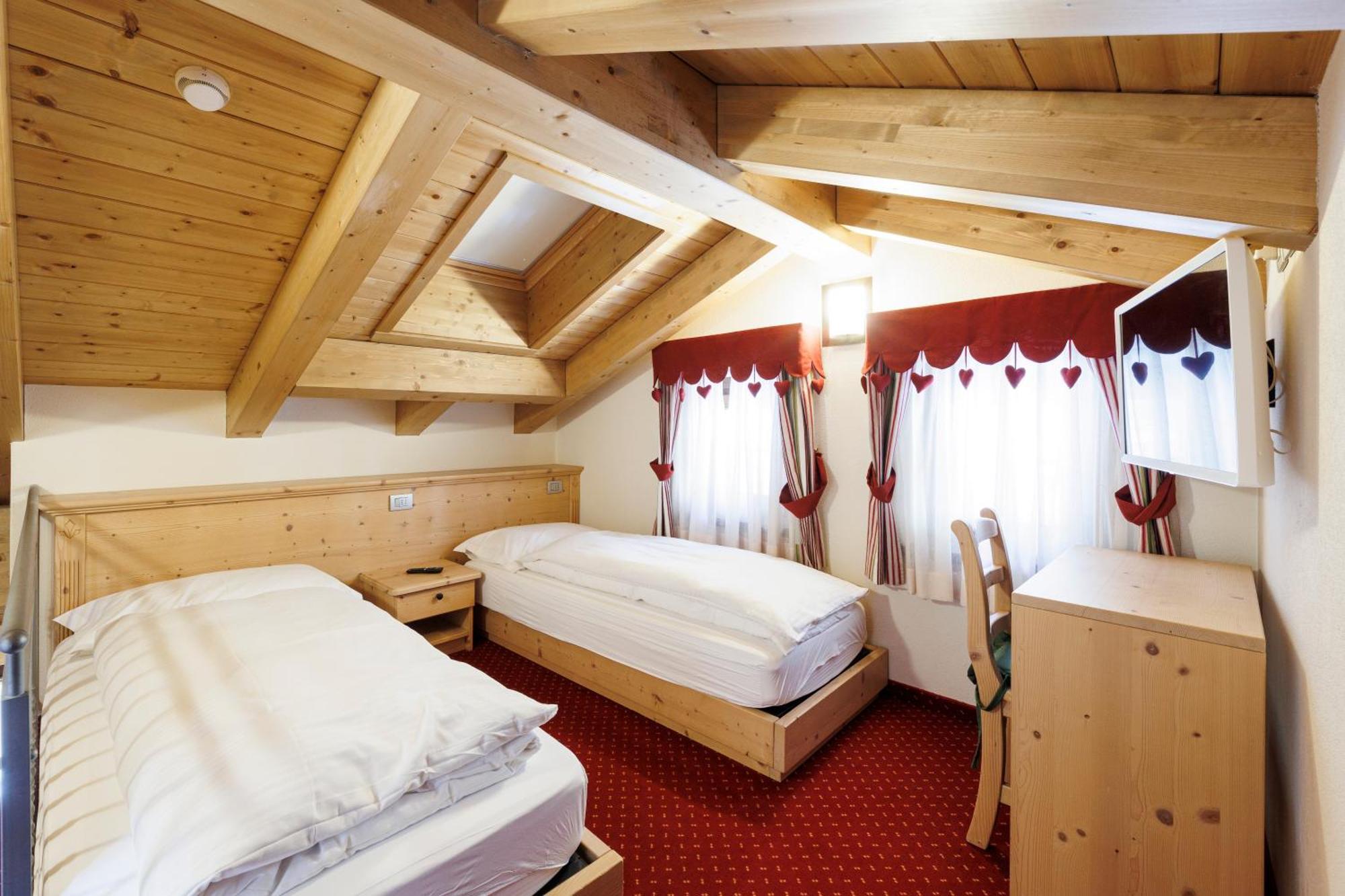 Hotel Miravalle Isolaccia Szoba fotó