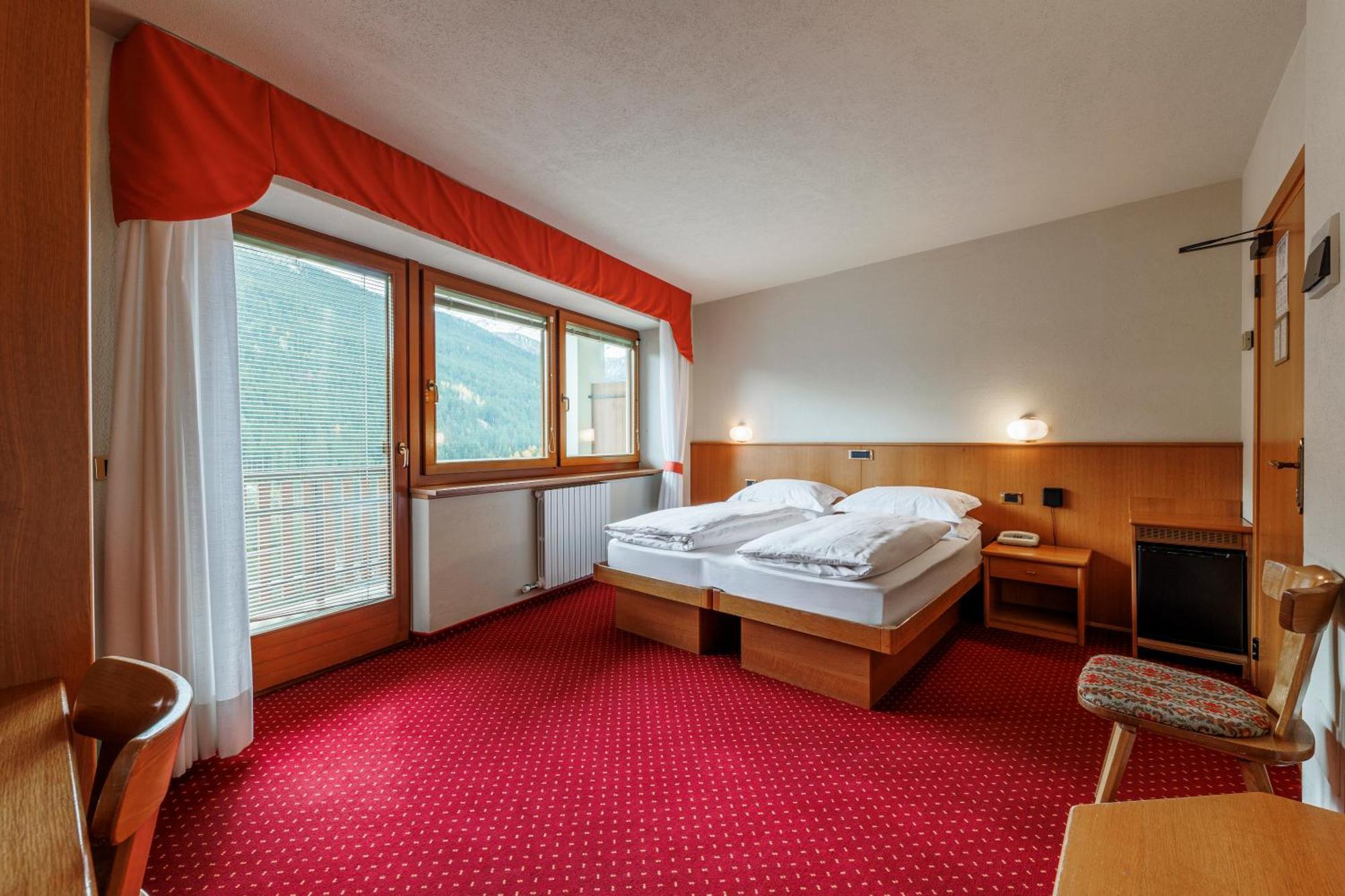 Hotel Miravalle Isolaccia Szoba fotó